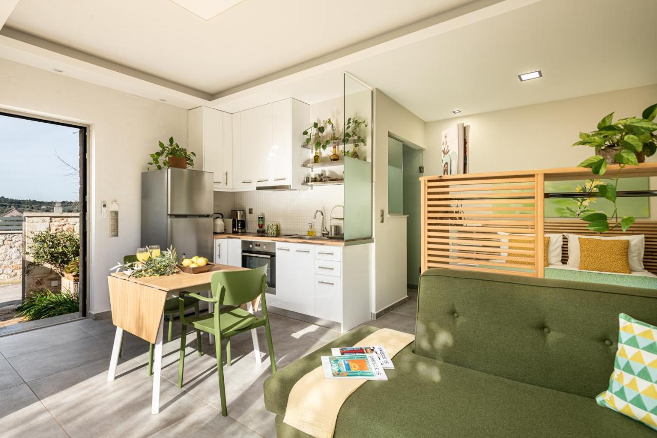Olive Lemon Biophilic House & Lush Forest Garden 베모스 외부 사진